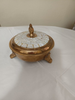Solid bronze centerpiece bowl with lid