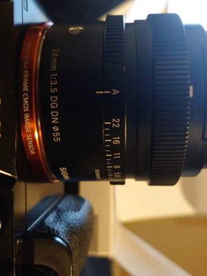 Sigma 24mm Full Frame DG DN Lens like new, street macro