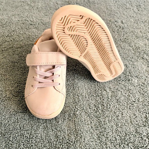 Casual low athletic shoes used for baby boy size 22 white