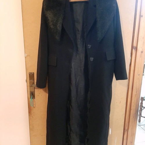 Wool coat with synthetic fur like new, size L, black
