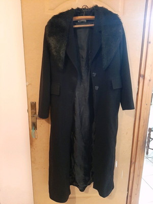 Wool coat with synthetic fur like new, size L, black