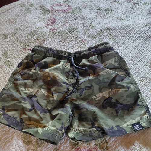 Admiral boys' swimwear set size 6 years like new, 3 swimsuits and poncho