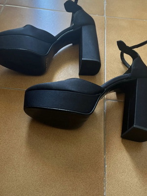 Black pumps size 40 like new