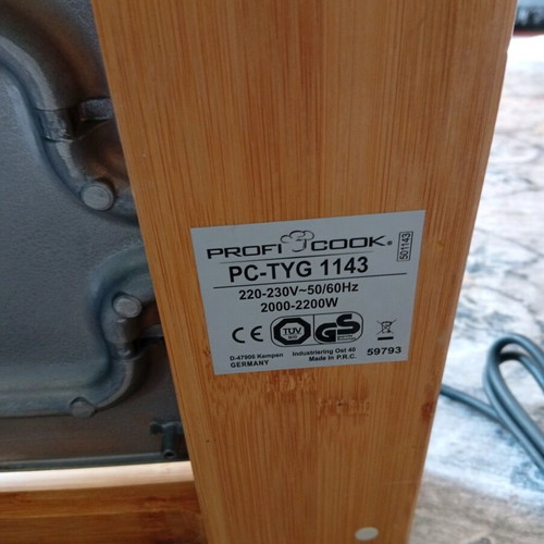 Teppanyaki grilling plate like new with ceramic coating and bamboo frame