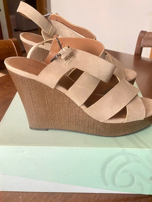 Γυναικεία πλατφόρμα Indigord μπεζ, ολοκαίνουργια