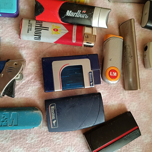 Lighters used, 30 collectible pieces with wear due to age