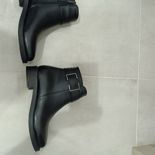 Black leather ankle boots size 39 like new