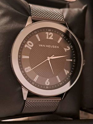 Van Hausen watch authentic in like new condition, unisex, black and gray