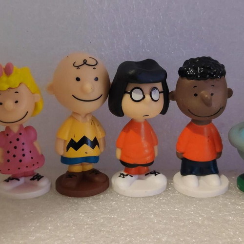 Peanuts Snoopy & Charlie Brown collectible figure set like new