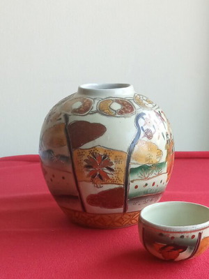 Vintage Chinese porcelain ginger jar with lid