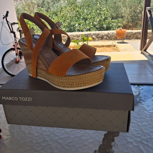 Marco Tozzi women's platform sandals size 39 like new