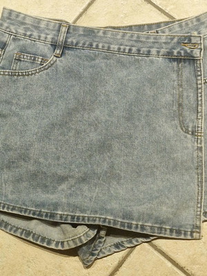 Shein denim shorts, size 40 Large