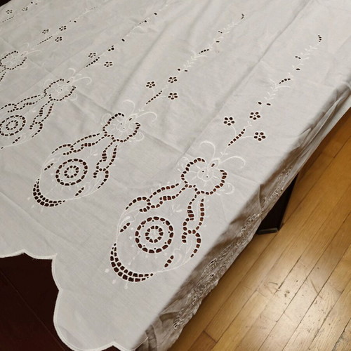 Cutwork curtain 140x120 like new
