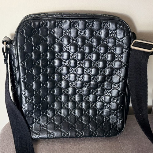 Gucci Guccissima Leather Medium Shoulder Bag like new, black