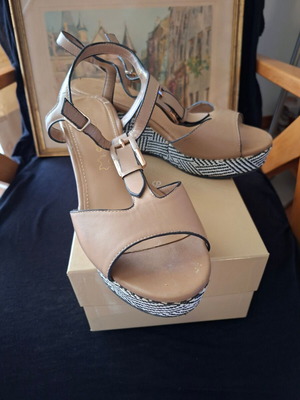 Beige sandals size 38 heel 8 cm like new