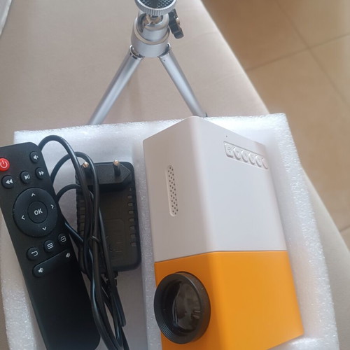Mini projector portable with gift stand new
