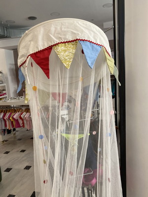 Mosquito net like new with cotton flags