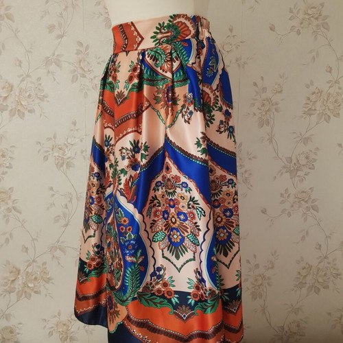 Ethnic skirt like new, synthetic satin fabric, size M/L