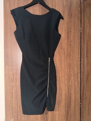 Zara κοντό μαύρο φόρεμα με V πλάτη S σαν καινούργιο