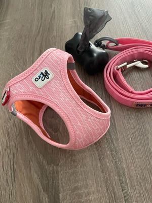 Curli vest dog harness XXS with pink leash like new