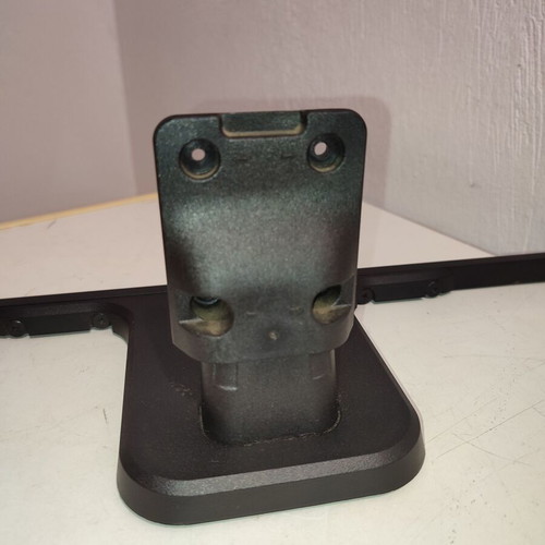 Hitachi 32" TV stand used with screws for models 32he4101 and 32he4200