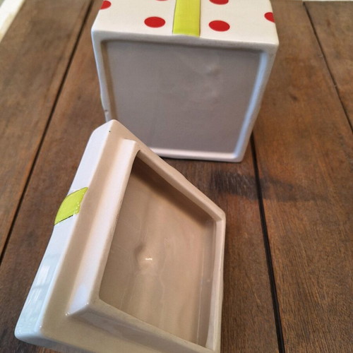 Clay container for chocolates used, porcelain style, 13×13×9 cm