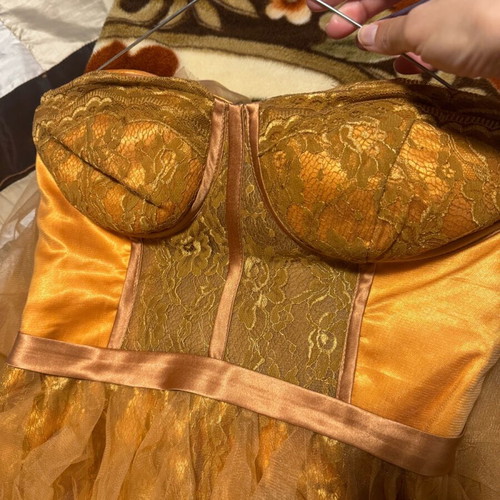 Formal dress like new, gold color, size M-L with tulle and lace