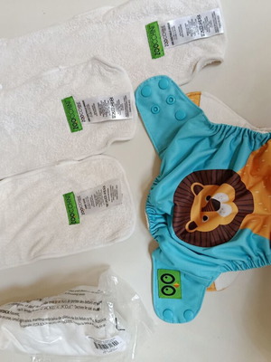Reusable diaper with 3 absorbent inserts and paper replacements, new