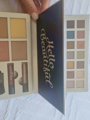 Makeup case new, practical and easy to use