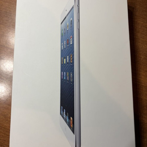 iPad Mini set of 2 used, one with broken screen, one for parts