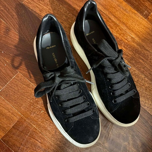 Alexander McQueen black suede sneakers like new, size 40