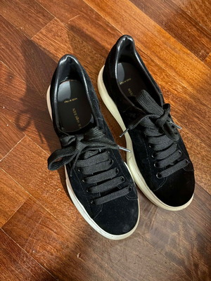 Alexander McQueen black suede sneakers like new, size 40