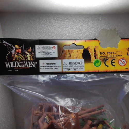 Wild West Indian Figures Set with Totem and Accessories, like new