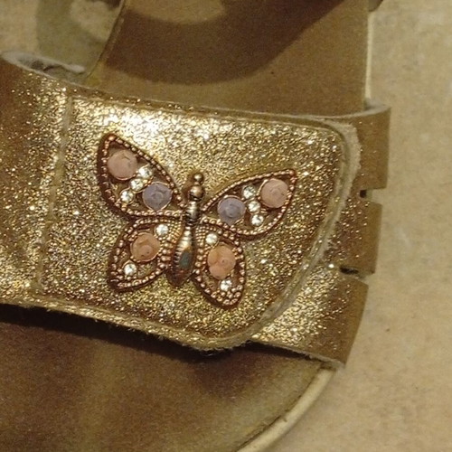 Butterfly sandals gold size 26 used for girls