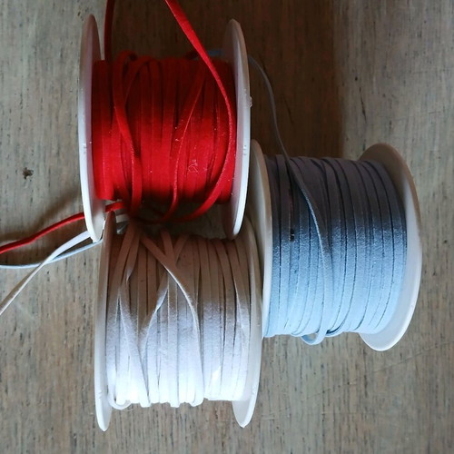 Vintage pack of 16 ribbons like new