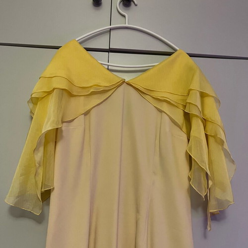 Yellow evening dress like new with airy sleeve