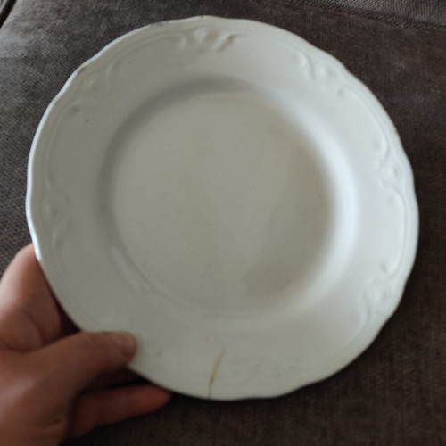 Vintage Minotiki plate used, white with embossed design, 23 cm