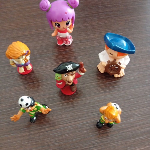 Figurines used, set of 6