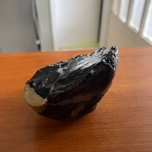 Black flint with quartz vein new