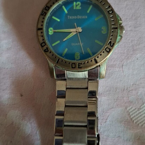 Men's wristwatches used with 5 bracelets and one gift
