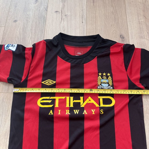 Umbro 2011-12 Manchester City Away Shirt Mens size S, like new