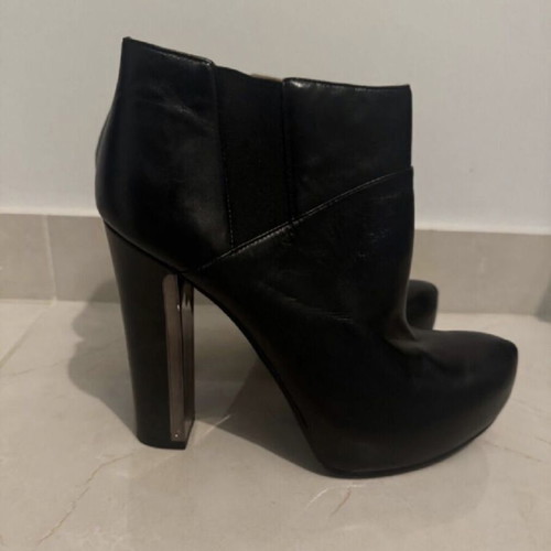 Guess leather ankle boots new, black, size 40