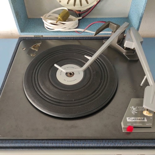 Old turntable used, functional with needle, speaker issues