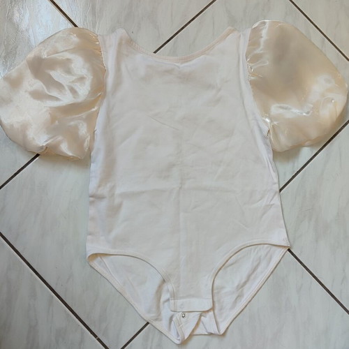Zara girls' set with pink pleated culottes and white puff sleeve bodysuit