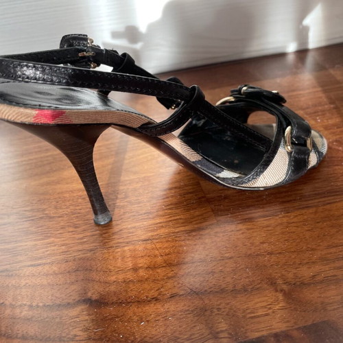 Burberry sandals used, size 36, medium heel, beige