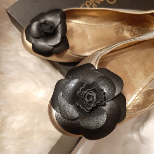 Feng Shoe ballerinas size 36 gold leather with black flower like new