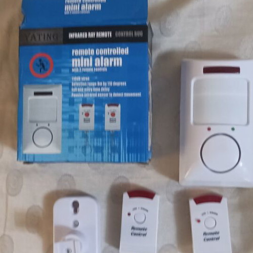 Mini Alarm like new with two remote controls and mounting bracket