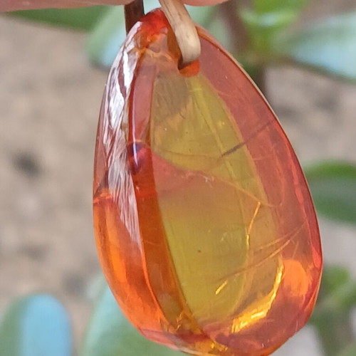 Amber pendant A quality, 3 cm, like new
