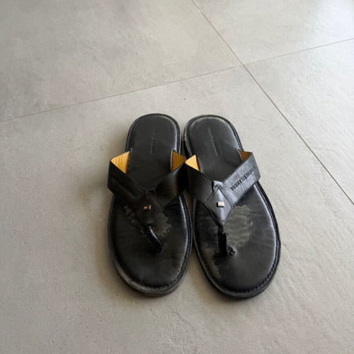 Tommy Hilfiger leather slippers size 46, black