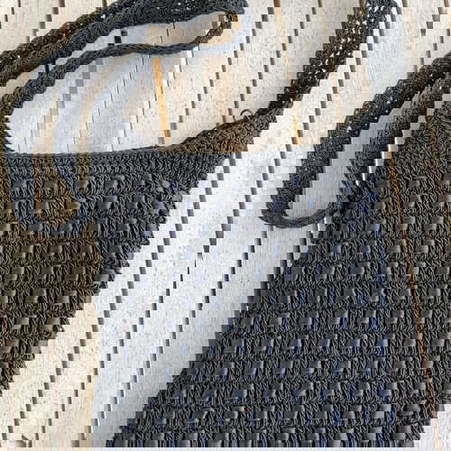 Πλεκτή τσάντα ώμου νήμα μαύρη μεταχειρισμένη σε πολύ καλή κατάσταση